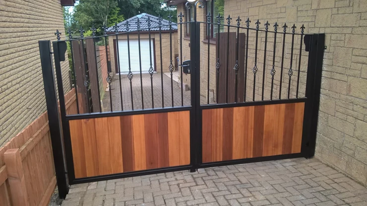 Metal & Timber Driveway Gates